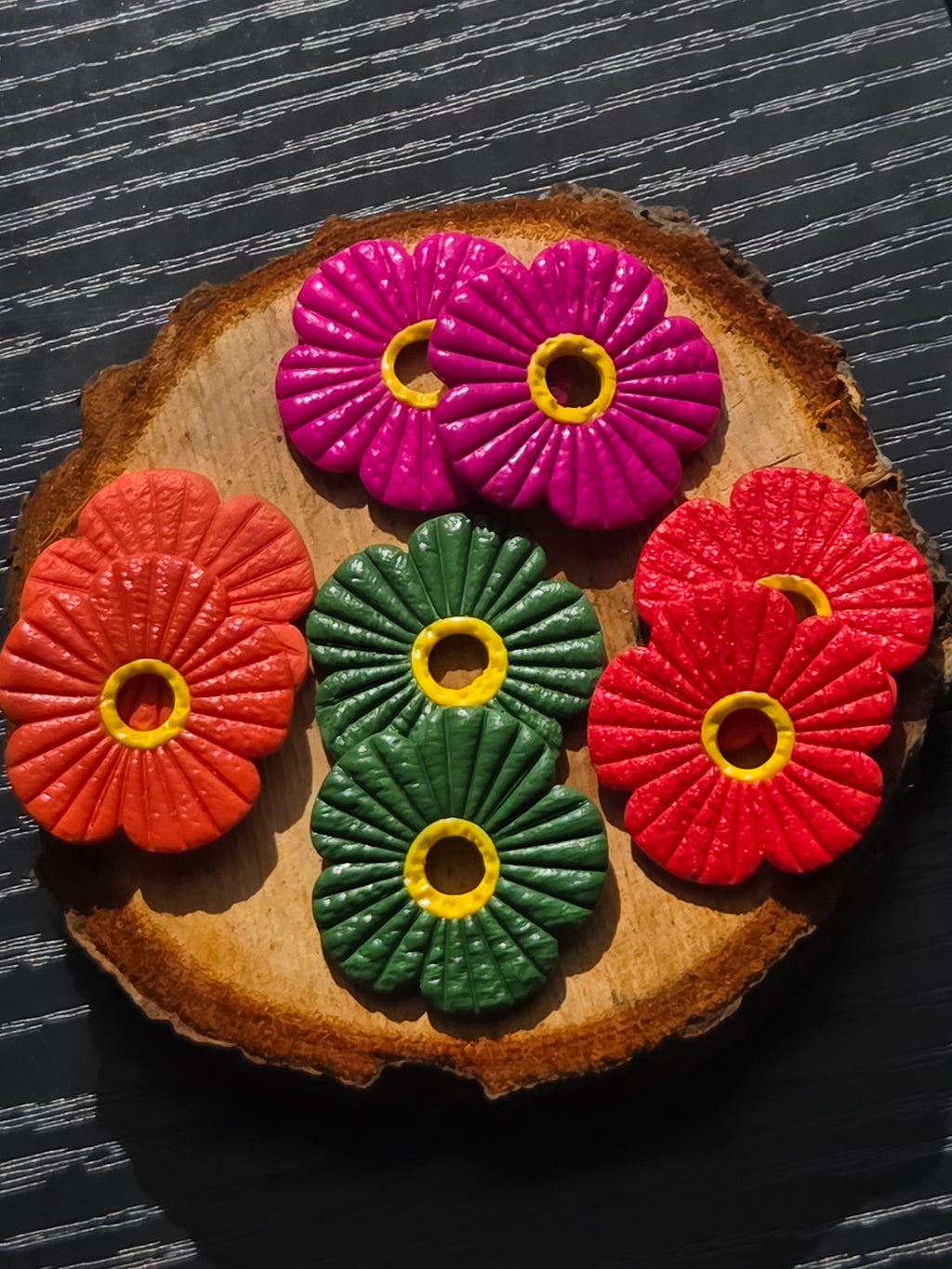 Pampilles en fleur 3cm différents coloris en argile polymère pour boucles d'oreilles interchangeables Bluméa.