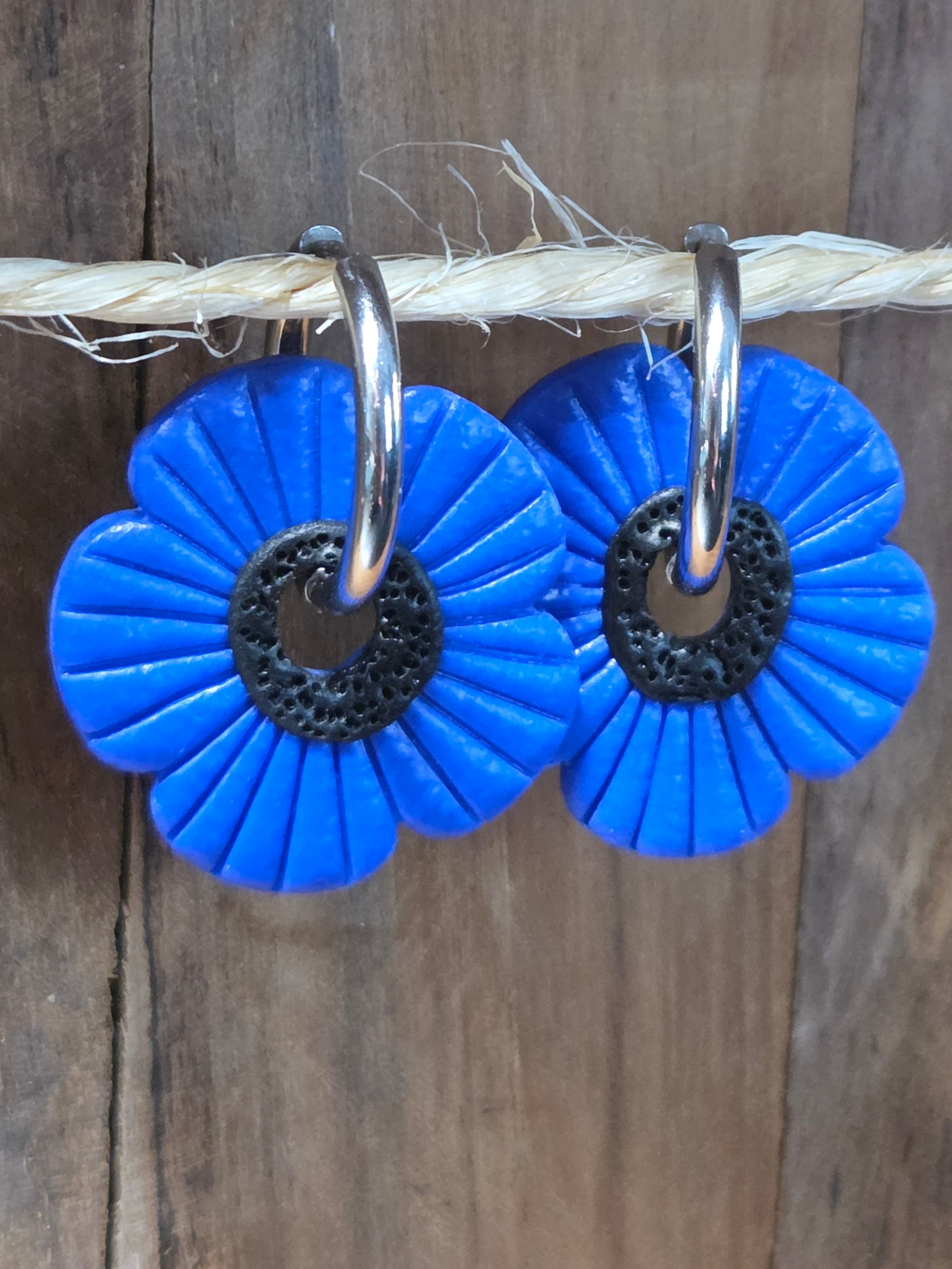 Pampilles fleurs bleu en argile polymère pour boucles d'oreilles interchangeables Bluméa.