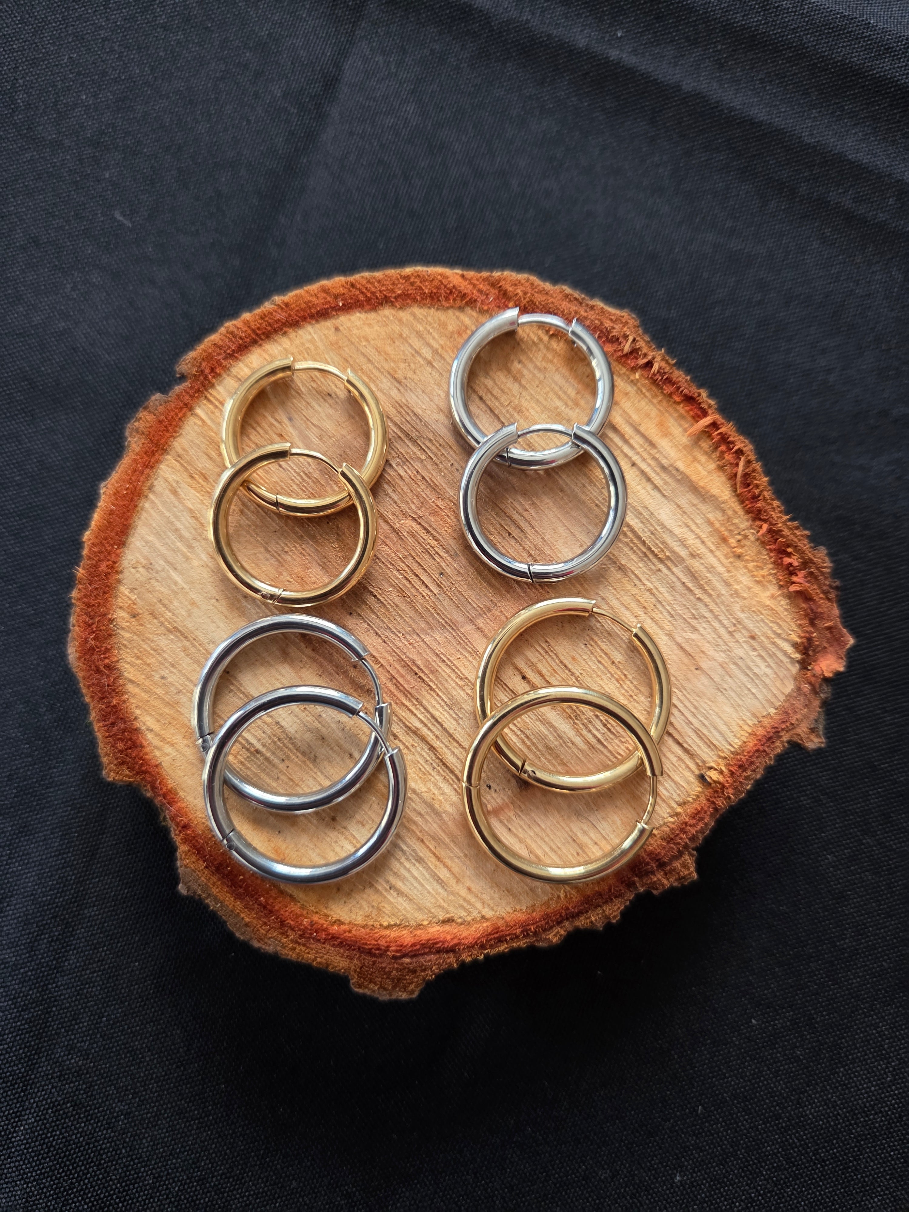 Créoles dorées et argentées ronde en acier inoxydable pour boucles d'oreilles interchangeables en argile polymère Bluméa.