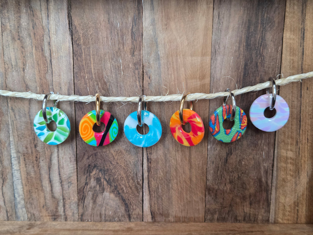 Pampilles rondes marbrées, colorées, pastel, texturées en argile polymère pour boucles d'oreilles interchangeables Bluméa.