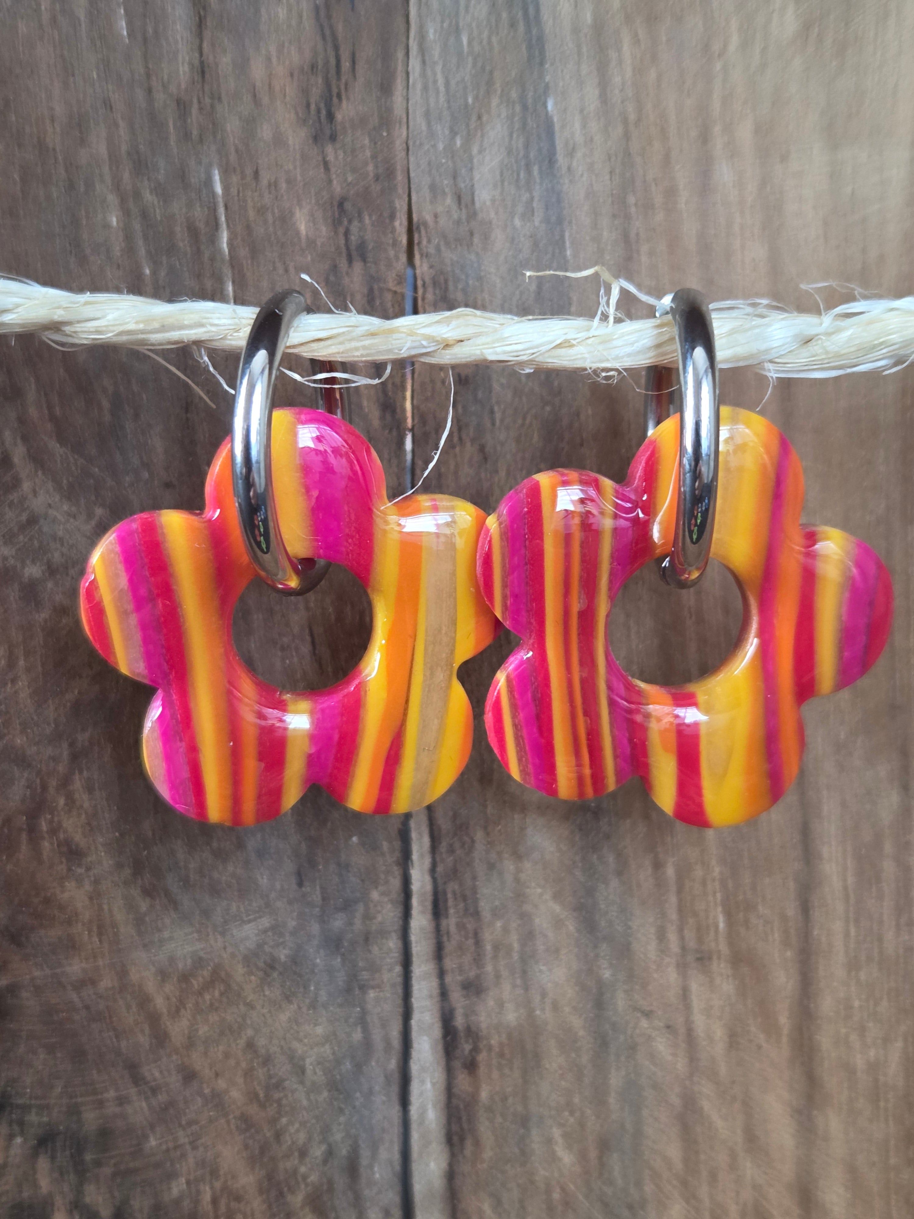 Pampilles fleurs rayés rose en argile polymère pour boucles d'oreilles interchangeables Bluméa