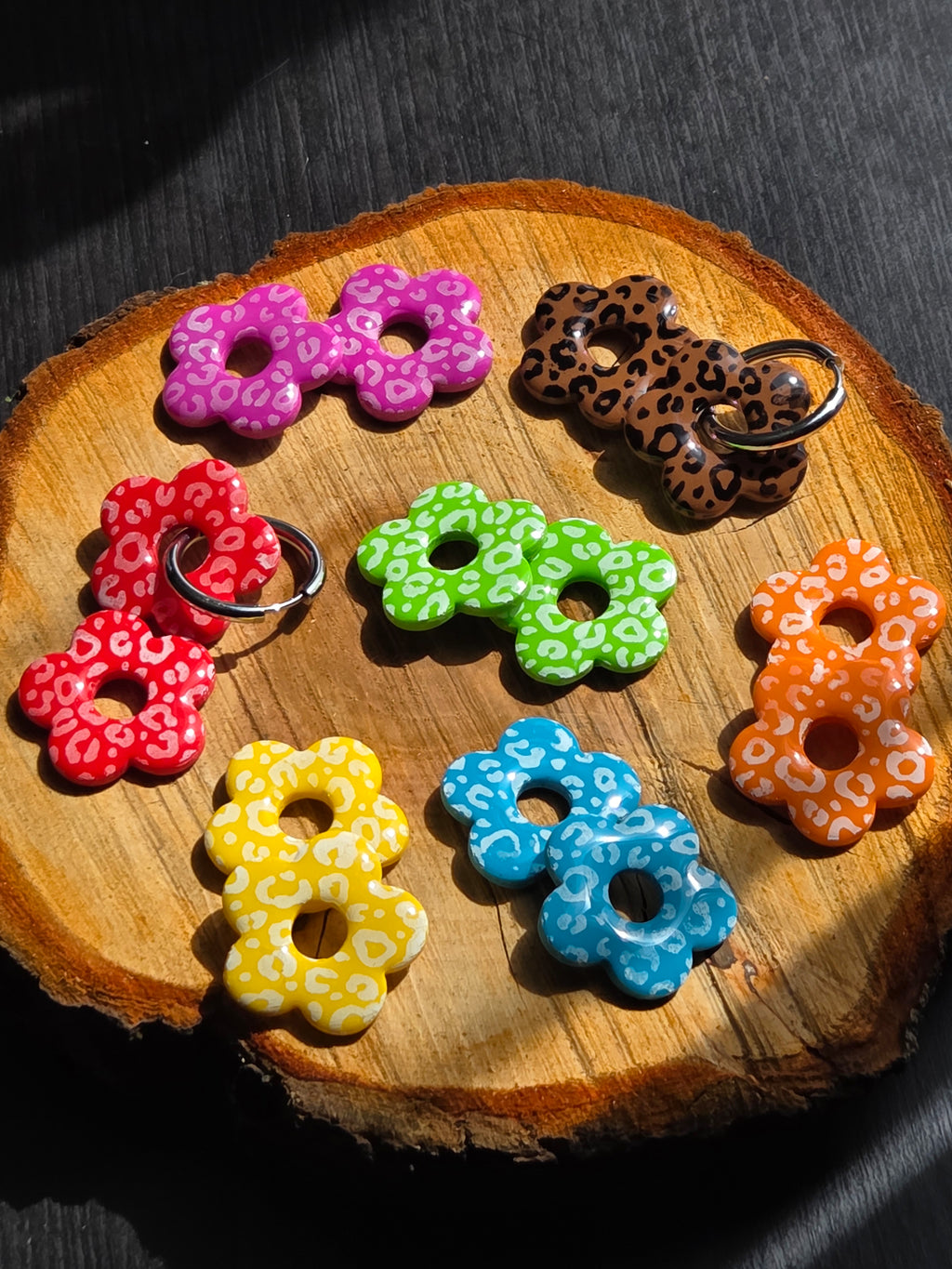 Pampilles motifs léop'art différents coloris en argile polymère pour boucles d'oreilles interchangeables Bluméa.