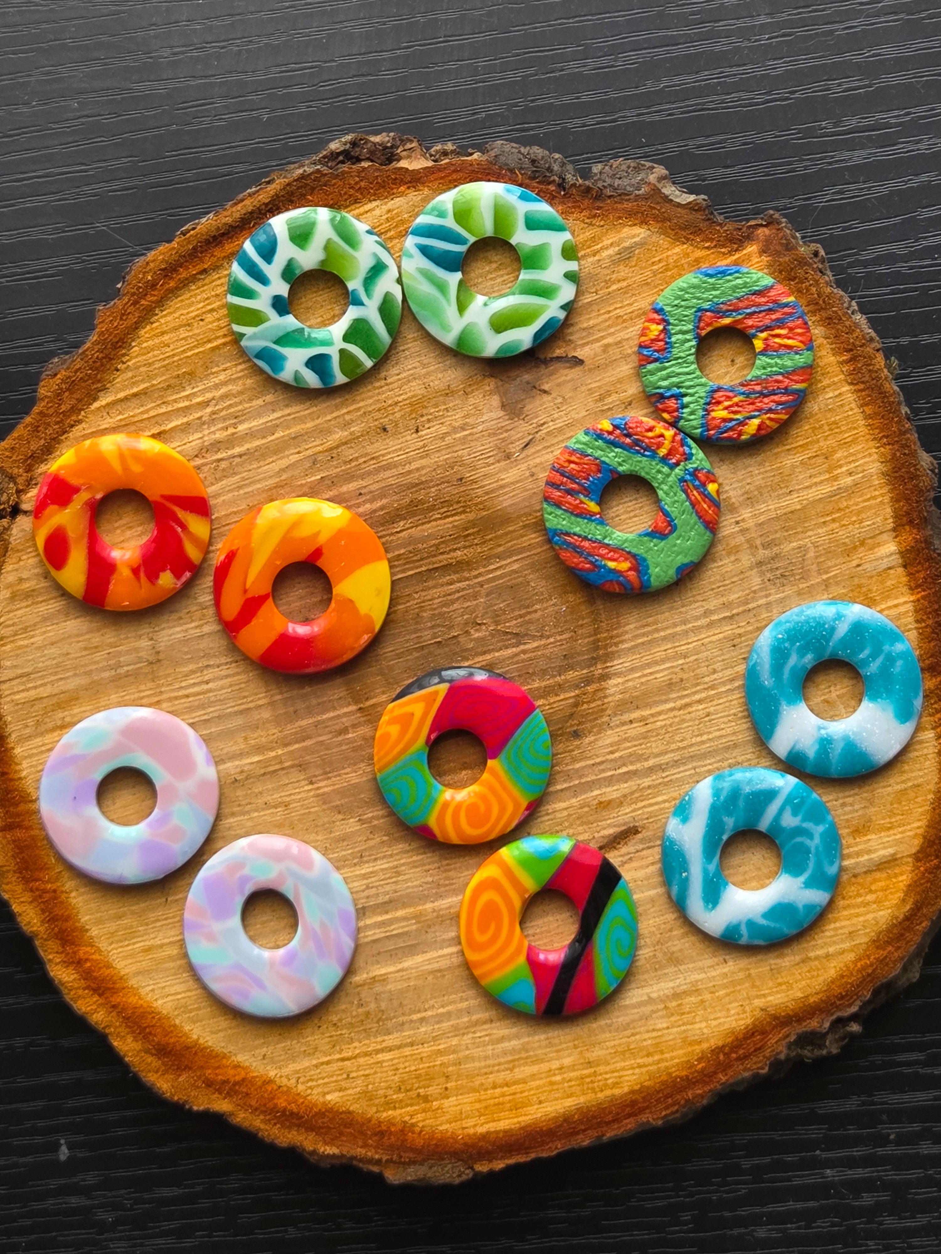 Pampilles forme ronde Julia en argile polymère pour boucle d'oreilles interchangeables Bluméa.