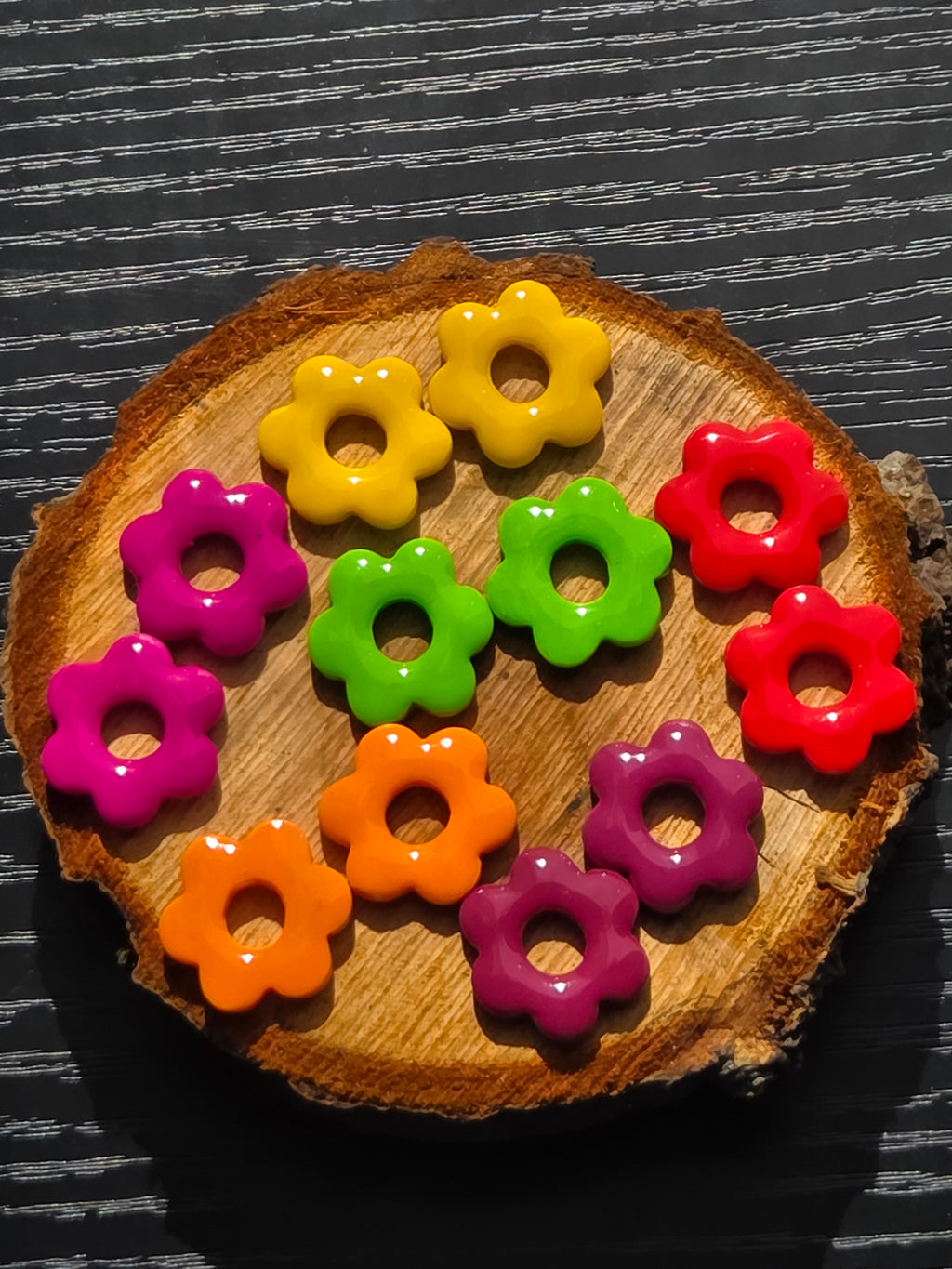 Mini pampilles fleurs couleurs unis en argile polymère pour boucles d'oreilles interchangeabes Bluméa.